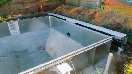 costruzione piscina con fondamenta